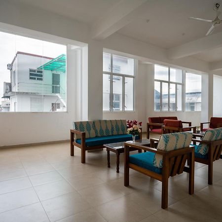 Hotel Oviya Vavuniya Екстериор снимка
