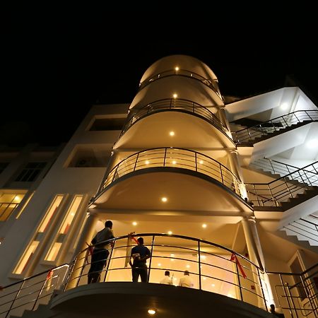 Hotel Oviya Vavuniya Екстериор снимка