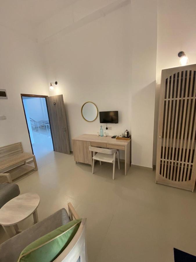 Hotel Oviya Vavuniya Екстериор снимка