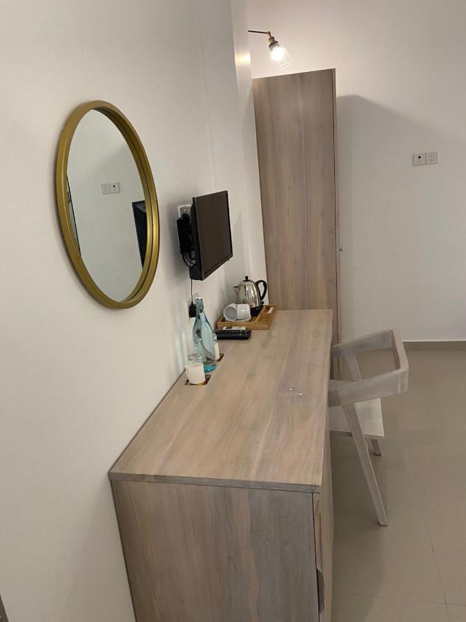 Hotel Oviya Vavuniya Екстериор снимка