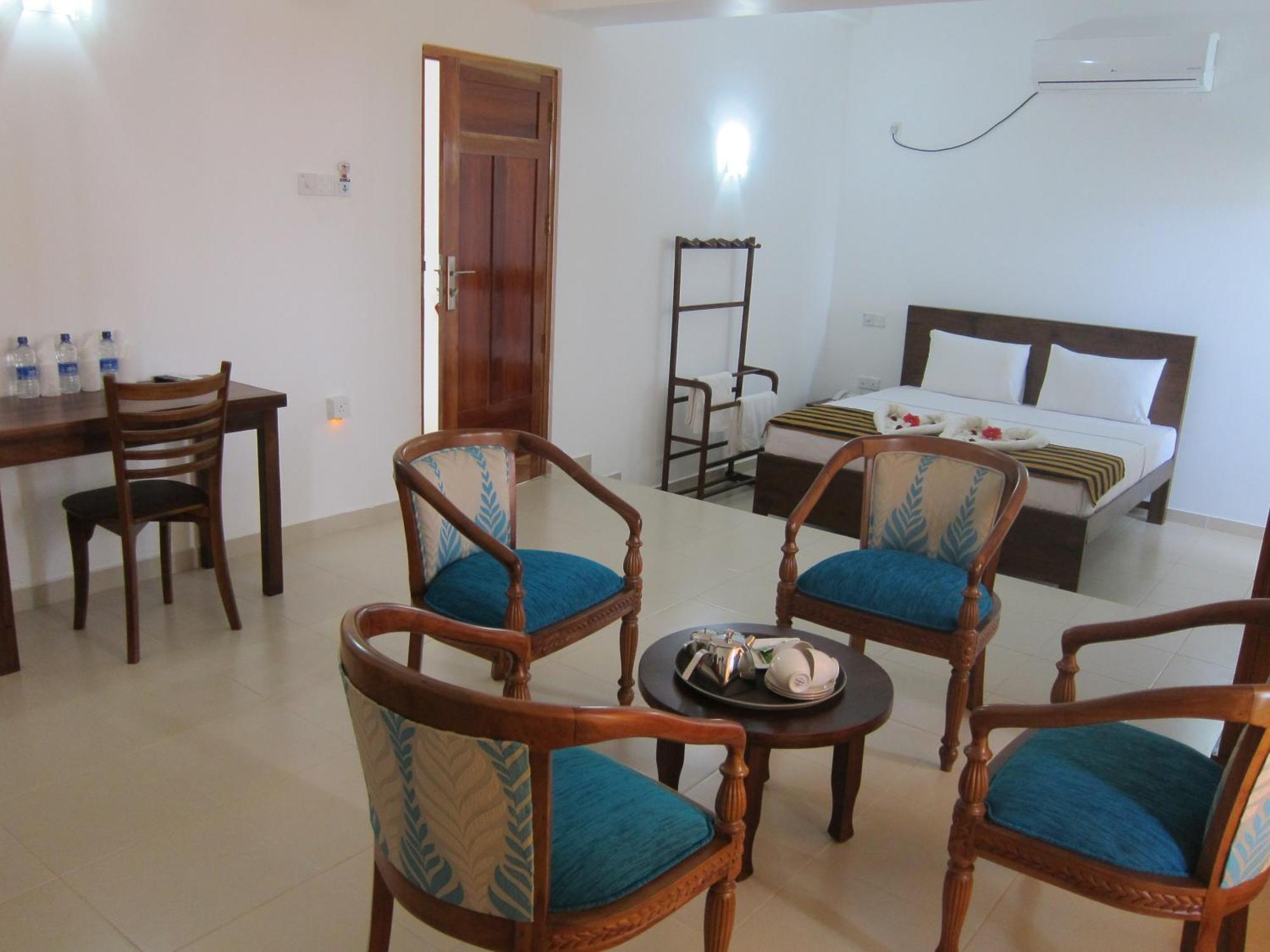Hotel Oviya Vavuniya Екстериор снимка