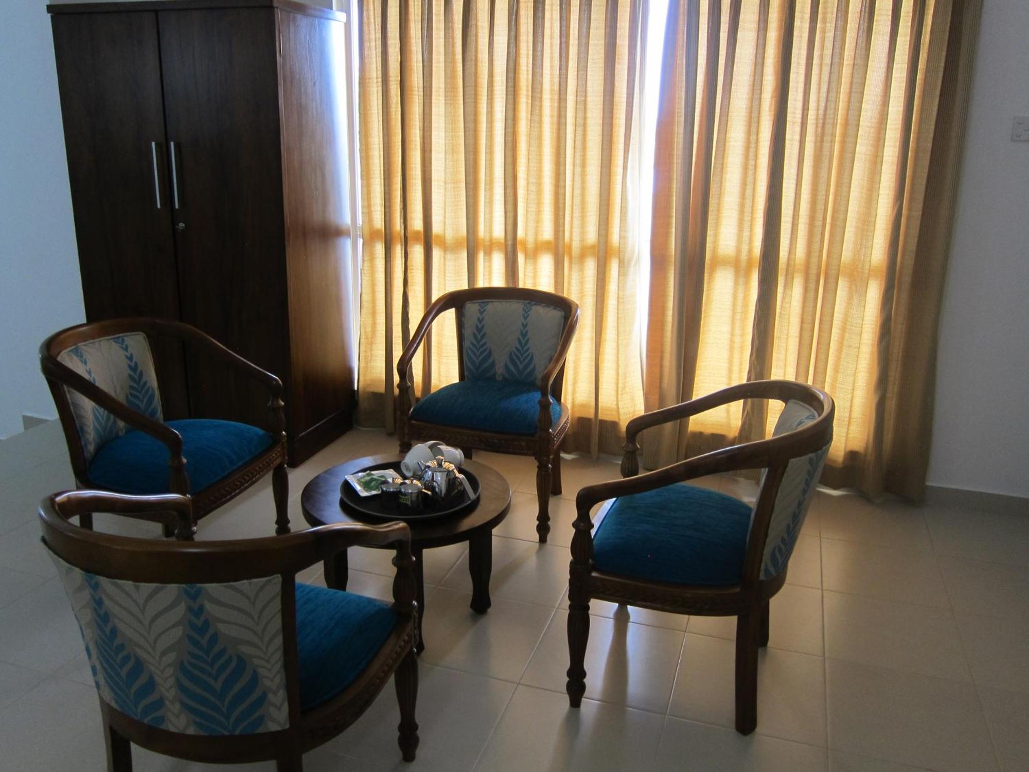 Hotel Oviya Vavuniya Екстериор снимка