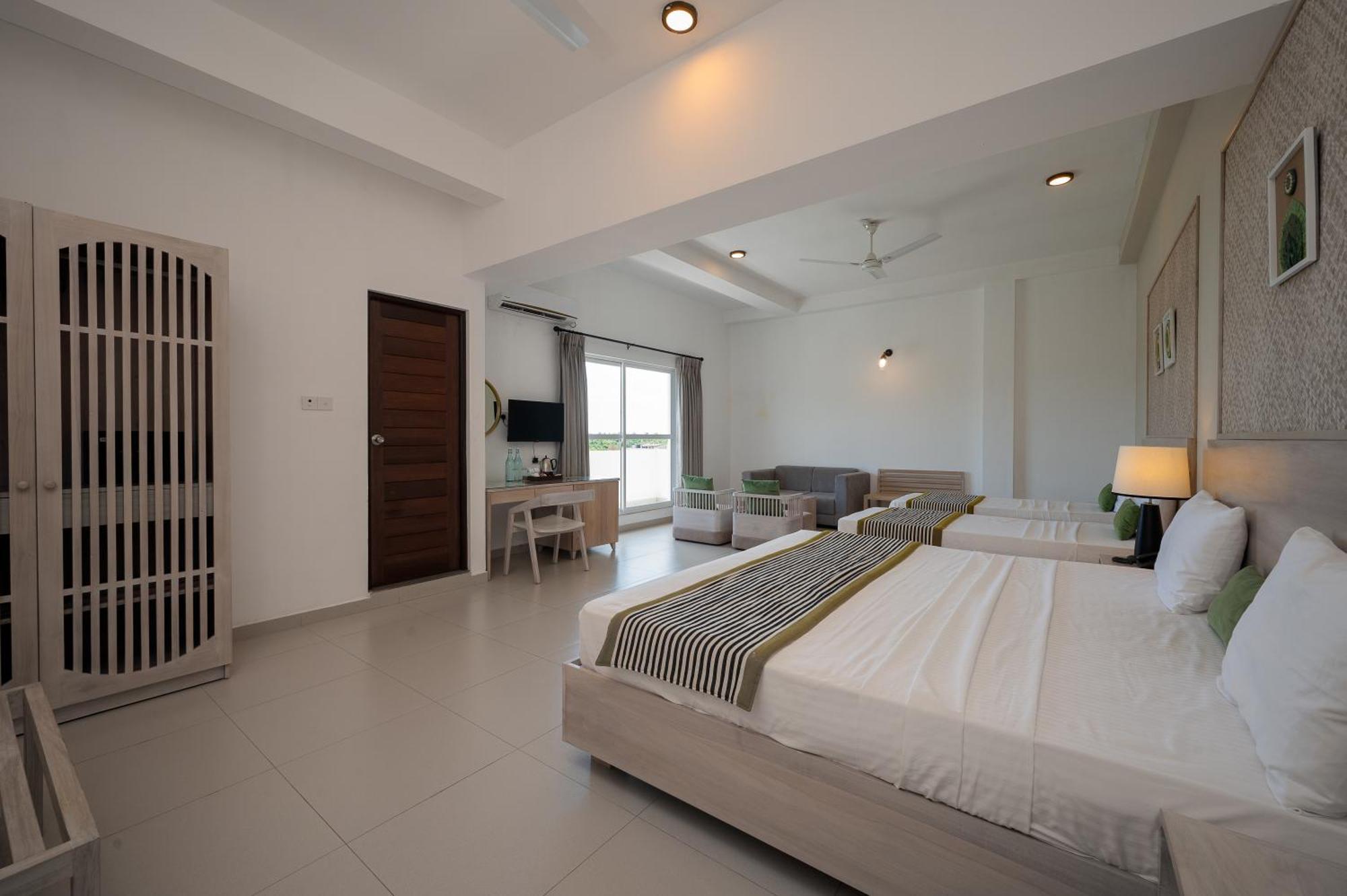 Hotel Oviya Vavuniya Екстериор снимка