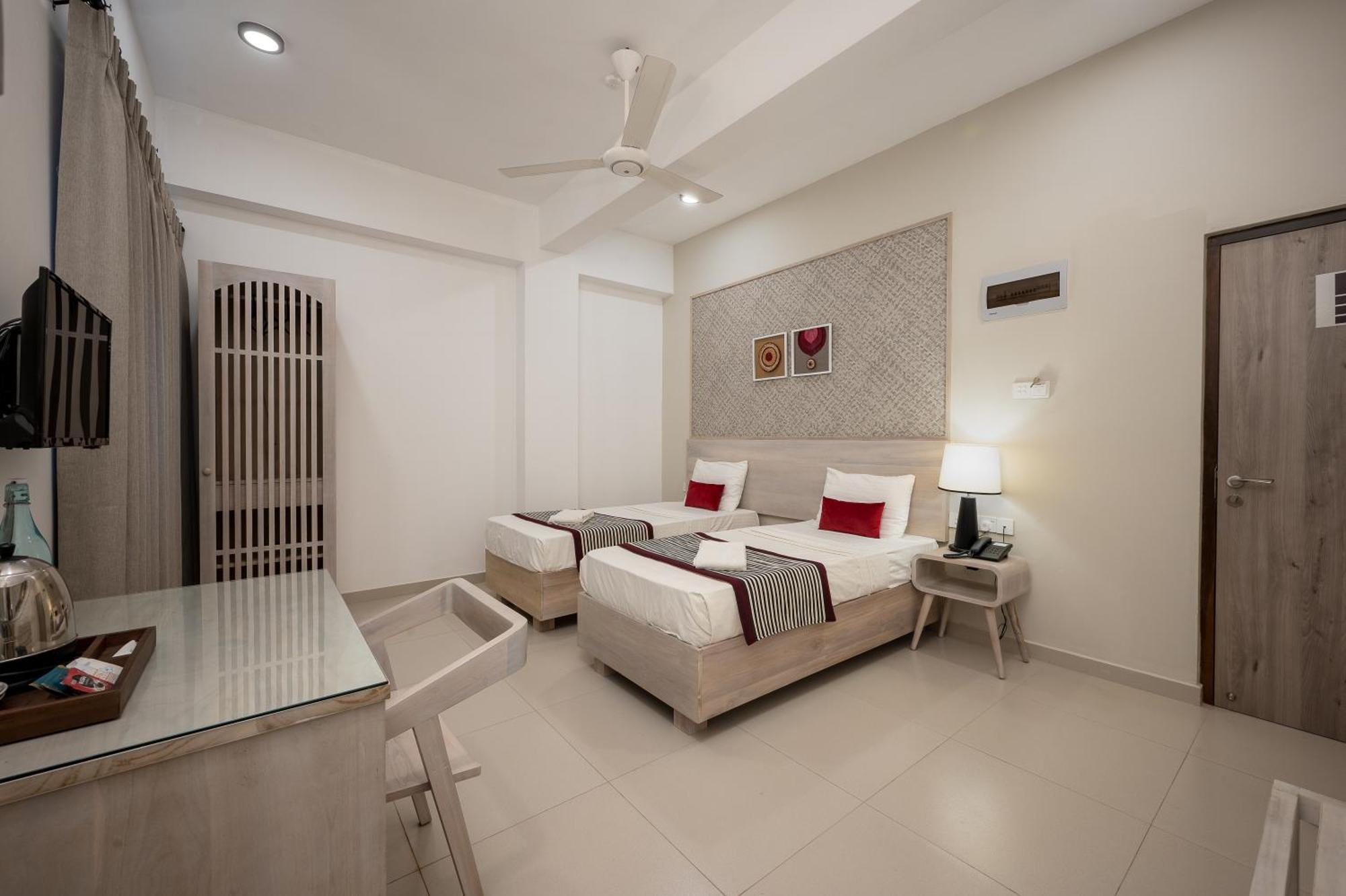 Hotel Oviya Vavuniya Екстериор снимка