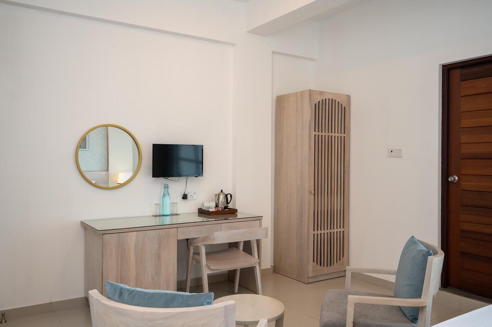 Hotel Oviya Vavuniya Екстериор снимка