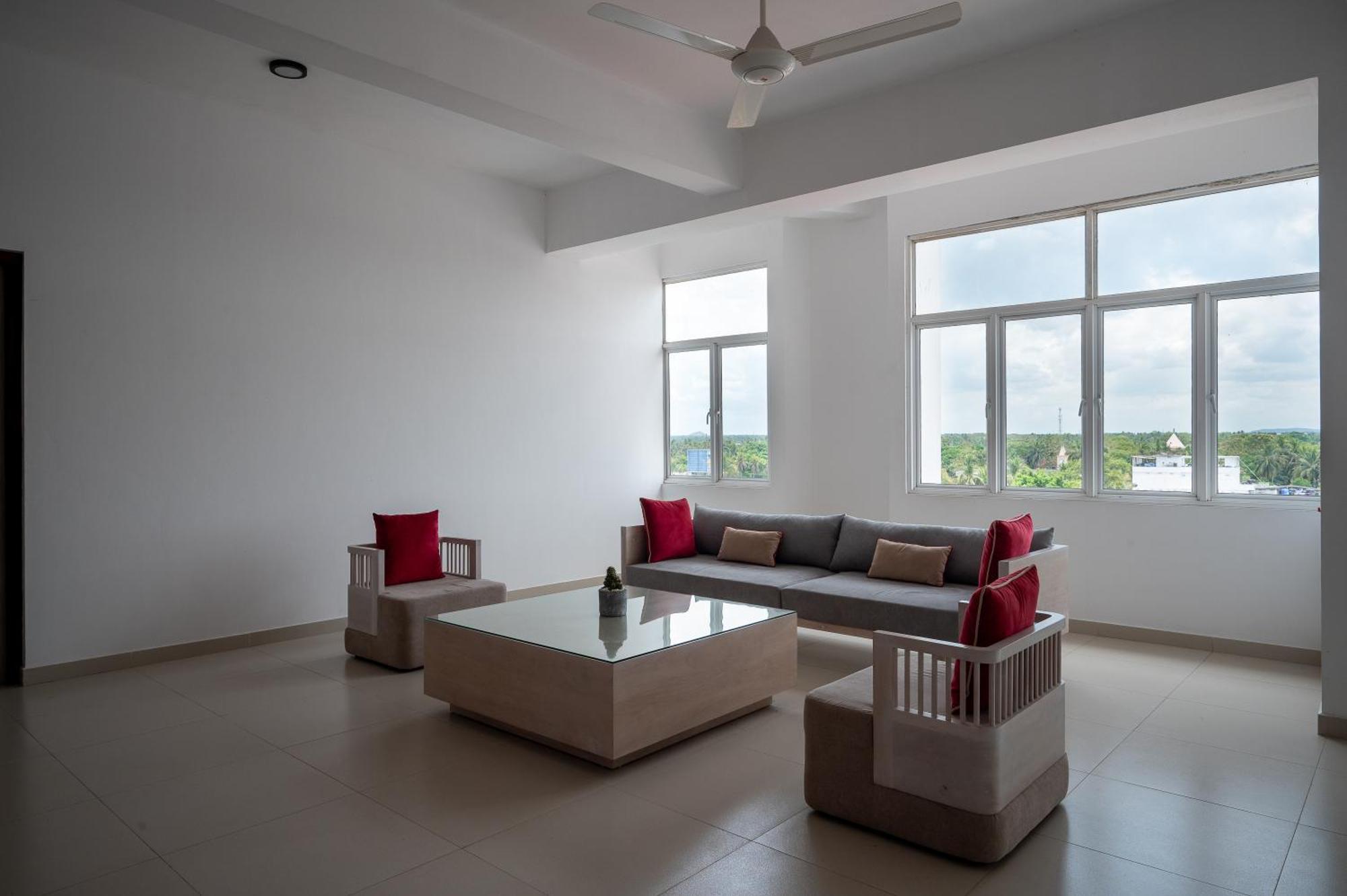 Hotel Oviya Vavuniya Екстериор снимка