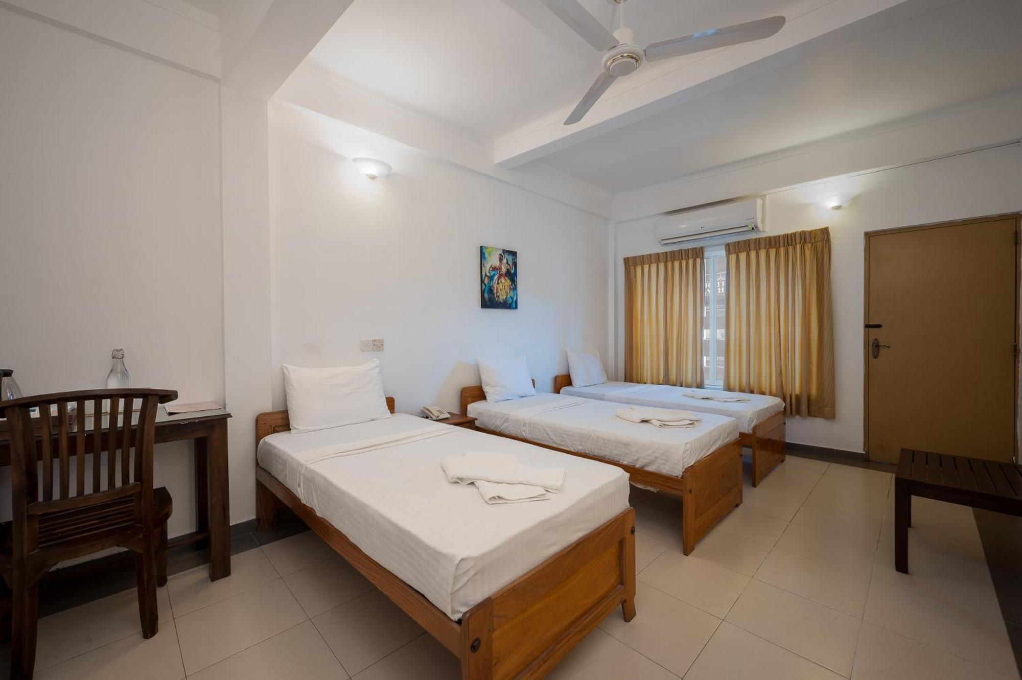 Hotel Oviya Vavuniya Екстериор снимка