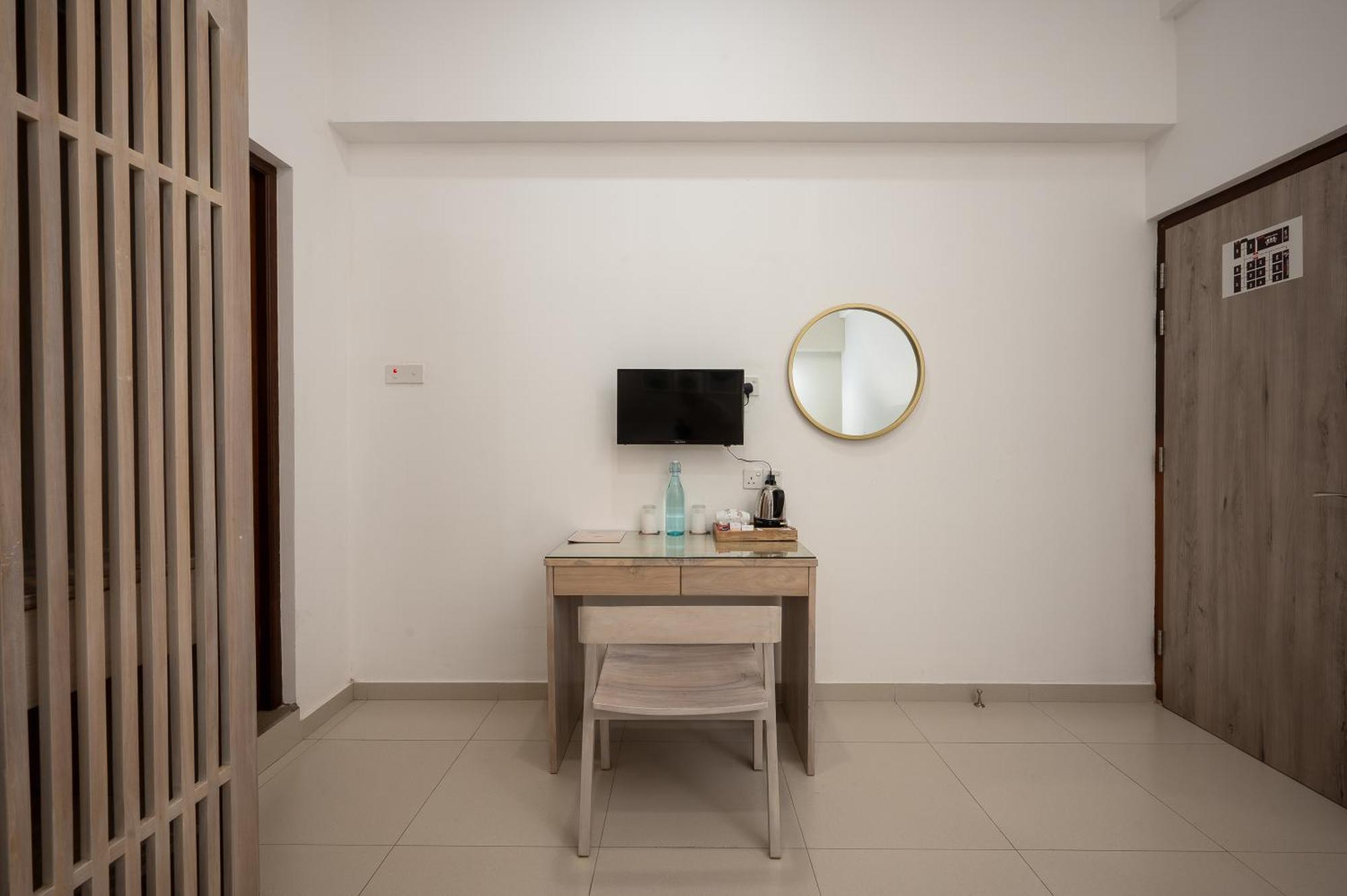 Hotel Oviya Vavuniya Екстериор снимка