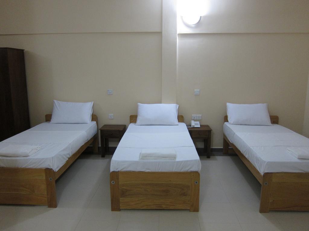Hotel Oviya Vavuniya Екстериор снимка