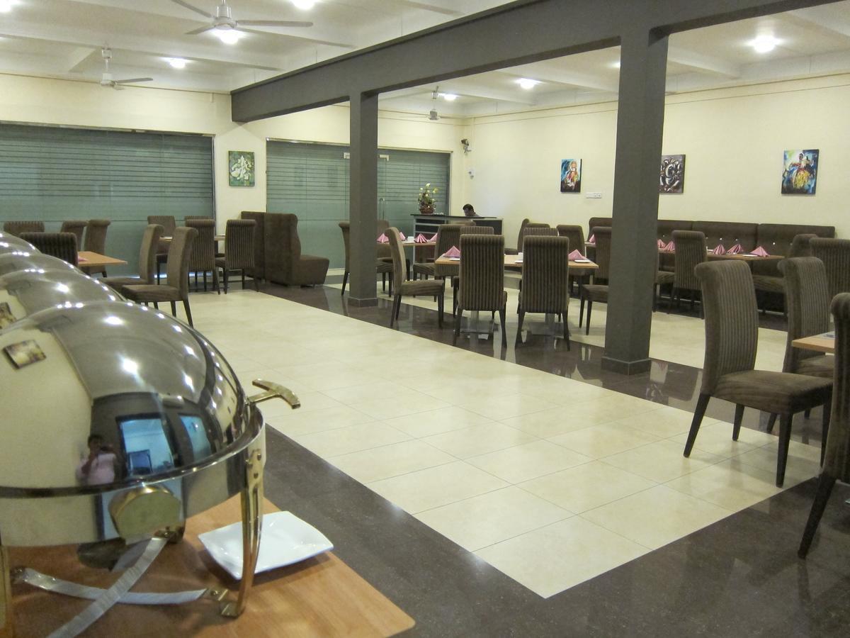 Hotel Oviya Vavuniya Екстериор снимка