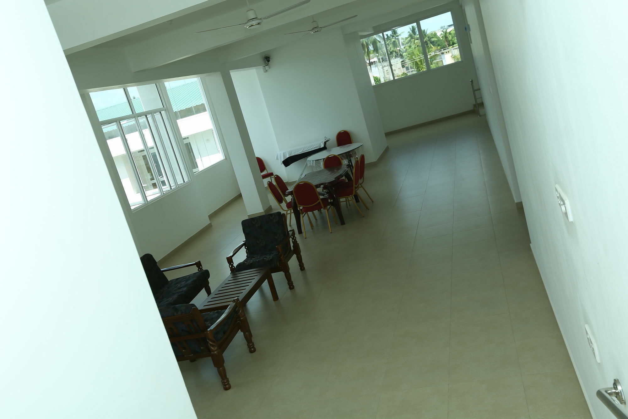 Hotel Oviya Vavuniya Екстериор снимка