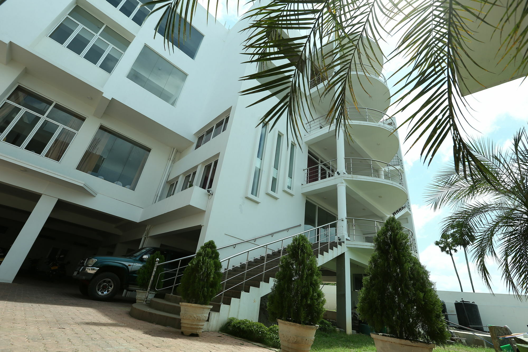 Hotel Oviya Vavuniya Екстериор снимка